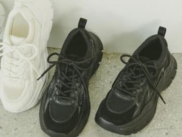 一度履いたら戻れないかも！【グローバルワーク】毎日使いたい「軽量スニーカー」