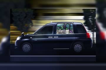 新世紀エヴァンゲリオン『EVANGELION 30th Anniversary Movie Collection』発売記念「S.RIDE®」で呼べる「エヴァタクシー」が走行中