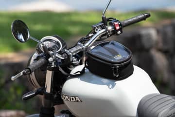 遊び心と実用性を両立　デグナーから新作タンク＆シートバッグ