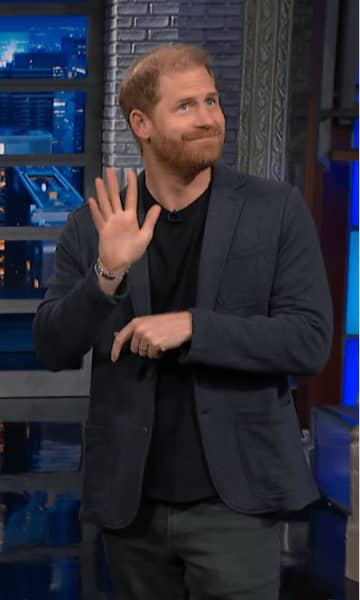 ヘンリー王子、深夜番組に突如現れ…。トランプ氏とのトラブルを揶揄する“爆弾発言”に、司会者「ちょっとちょっと…」