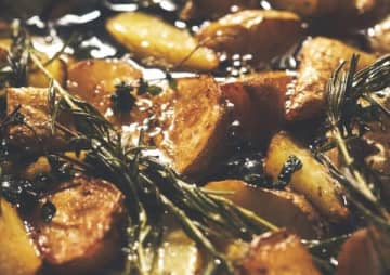 小説家・山田詠美さんの料理を今井真実さんがレシピ化。おつまみにぴったり「ポン製フライドポテト」のレシピ