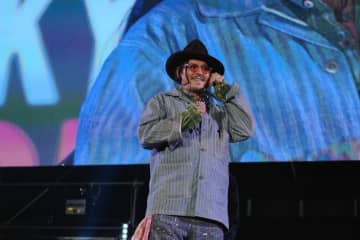 ジョニー･デップ、5時間遅れでイベント進行　翌日のステージでは「深く深く深く深く感謝」
