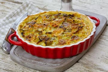 伝説の家政婦・タサン志麻『フラミッシュ(ネギのタルト)』のレシピが話題！ベルギーの”絶品・家庭料理”を日本の食材でアレンジ…主婦からも「ネギ好きにはたまらない一品」「パリカリサク絶対美味ぃ…」「これぞ家庭料理ですね」の声