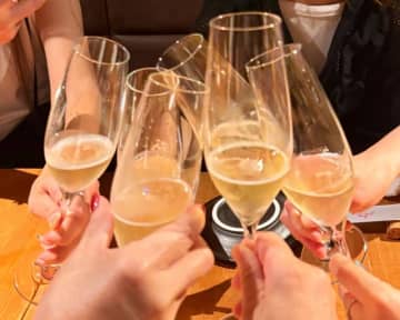 忘年会・新年会シーズンの腸活に！お酒と上手に付き合う方法4選