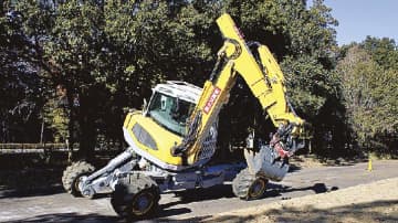 災害現場の切り札「スパイダー」/国総研が操縦訓練/能登でも道路啓開に威力発揮