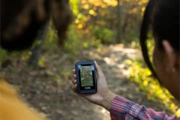 手のひらサイズの絶対的な安心感! 測位性能に優れたガーミンの登山用GPSナビ