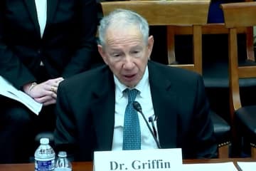 月着陸で中国に負ける可能性、NASA元長官が指摘–「計画全体を再考すべき」