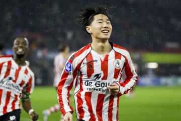 相手DF呆然…日本人の“切り返し”が「素晴らしい」　欧州1部で完全復活「また代表に」