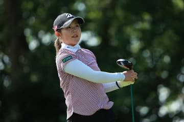 オフの人気女子ゴルフ姉妹が“バイト”　居酒屋での激レア姿に応募殺到「行きたい！」