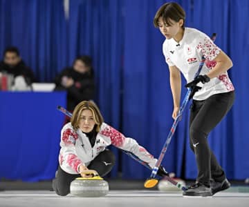 カーリング日本女子、1次L突破　男子は3勝目