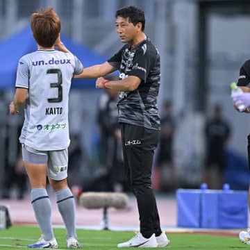 「最長記録を更新中です」J１初参戦で残留成功。53歳指揮官の続投発表「全てはファジのため」