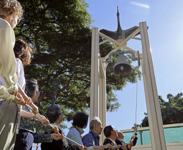 長崎の鐘、ホノルルで響く　平和願い被爆者ら90年寄贈