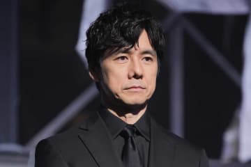 「こんな姿見たことない」ぬいぐるみで“遊ぶ”西島秀俊にファン悶絶「可愛いが渋滞」「もはやあざとい」