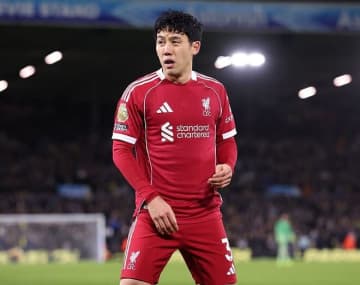 「不当に扱われている」公式戦の出場はわずか242分間…遠藤航の起用法に地元メディアが苦言「出場機会がないのは不運」「失点をしているのに…」