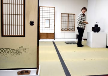 「玉川旅館」の記憶たどる　太宰ゆかりの部屋も“再現”　21日まで船橋市収蔵作品展