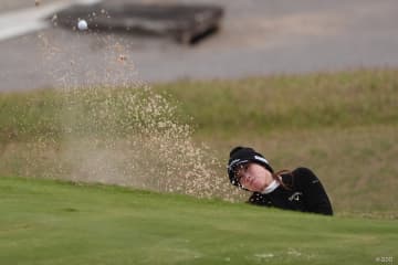 “泣きっ面に蜂”の痛恨ダボ 西村優菜は試練の21ホールで当落線上に後退