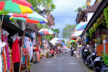 バリ島で京都の中・高校生が集団万引きか!? 防犯カメラ映像が拡散！学校は「窃盗行為」を謝罪