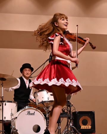 元ジュディマリ・五十嵐公太のユニット「Ｒａｌａのポッケ」がクリスマスライブ開催