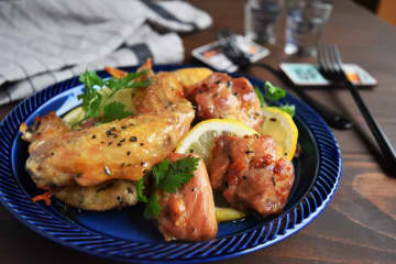 クリスマスにも◎！手羽先・鶏ももで簡単「ローストチキンのレモンマリネ」レシピ