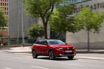 シトロエン『C4マックス・ハイブリッド』をアップデート。黒ルーフを採用した新デザインに