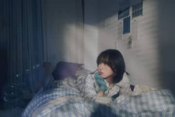 十明、映画『楓』挿入歌がOSTリリースに先駆け先行配信スタート スタジオ・ライヴ映像も公開