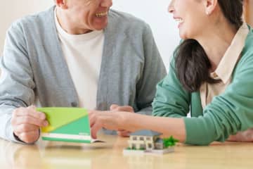 年末年始は帰ってこれないというので、私と妻で「100万円ずつ」孫にお金を送金しました。110万円以下なので、特に問題はないですよね？