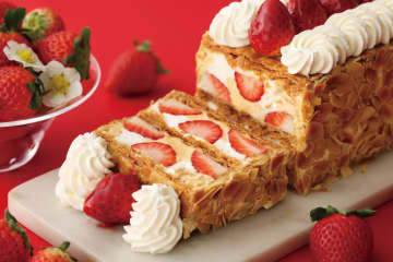 キハチ 青山本店の“苺たっぷり”冬限定ナポレオンパイ、苺尽くしアフタヌーンティーも