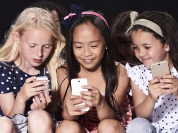 「16歳未満はSNS全面禁止」オーストラリアで10日から　賛否の声