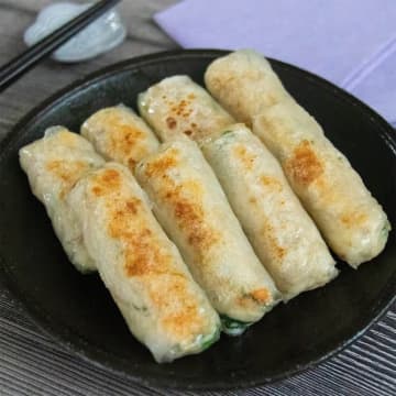 【ライスペーパーで作ってみて】「家族がめっちゃ気に入ってた」「これハマりそう」はんぺん入りれんこんつくねギョーザレシピ