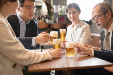 お酒が飲めないけど会社の飲み会に参加し、「1人8000円」でした。参加者全員で“割り勘”だったのですが普通ですか？