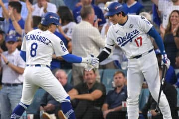 キケ〝愛の結婚記念日投稿〟が反響　ドジャースファン「奥さんだけじゃなく来季も大谷翔平と…」