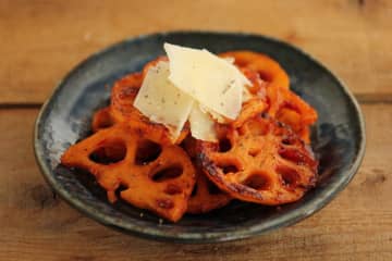 シャキッと香ばしい！「れんこん×にんにく」で作るやみつきおかず
