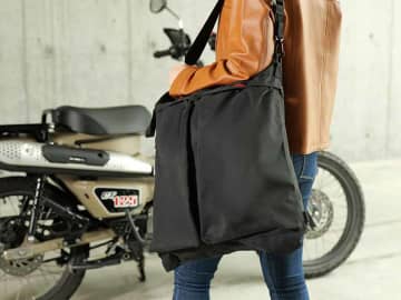 バイザー付きヘルメットも入る「ライダースヘルメットトートバッグ」がドッペルギャンガーから発売！ 折りたたみ式・容量26L