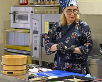 キーウの大学で和食講座 日本一時避難の女性が講師