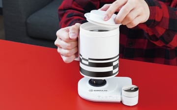 『仮面ライダー電王』食堂車のカップを“電気ケトル”として商品化 サンコーが限定発売