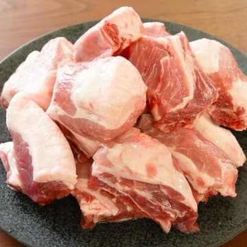 「ため息が出るほどおいしい！」人気料理研究家も感動した“絶品スペアリブ”