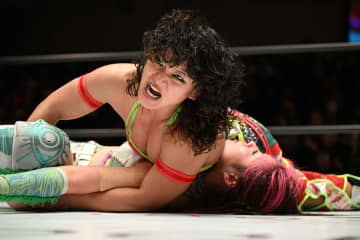 【スターダム】飯田沙耶、“天敵”壮麗亜美を撃破しワンダー王座挑戦権獲得！ 小波の『ゲーム』をクリアし宣戦布告「両国でテメエを倒すのはこのあっしだよ」