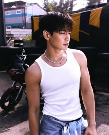 SHINee ミンホ、1stシングル「TEMPO」予告イメージを公開