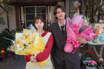 桜田ひより&佐野勇斗　『ESCAPE』クランクアップ！桜田「自分の核となるものが生まれた」佐野「とても幸せな時間でした」