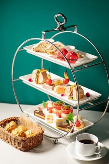 クリスマスカラーを取り入れた心躍るアフタヌーンティー