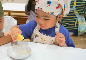 こんな保育園、見たことない！ 3歳児がグミ作りを研究する「きらり」の1日に密着