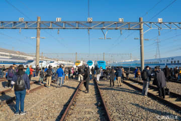 「ONE PIECE 新幹線」3編成が一堂に集結！JR西日本、「集合!ONE PIECE 新幹線スペシャル DAYS in 岡山」で車両基地に集結＜report＞