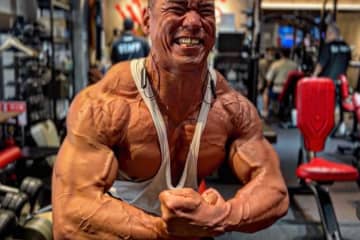 筋トレ初心者へ「やよい軒」聖地推奨　筋肉系YouTuber・芳賀セブン「米食いまくり」でデカくなる