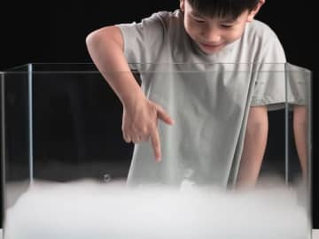 Q. ケーキの保冷用ドライアイス、子どもに遊ばせるのは危険でしょうか？