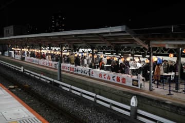 「おでんで熱燗ステーション」JR両国駅のホームで、“熱々おでん”＆日本酒をこたつで味わう