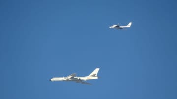 中ロ両軍、航空機による共同戦略巡航を実施