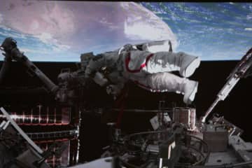 中国宇宙船「神舟21号」乗組員、1回目の船外活動を完了