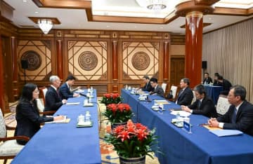 何立峰副総理、米コーエングループ上級顧問と会見