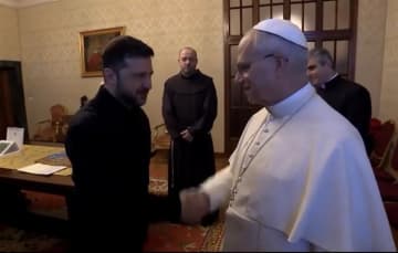 ゼレンスキー大統領、ローマ教皇と会談　ウクライナ訪問を正式要請