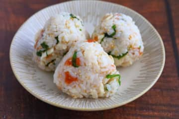 甘いもの欲をリセット!「大葉×梅の高たんぱく質おにぎり」
